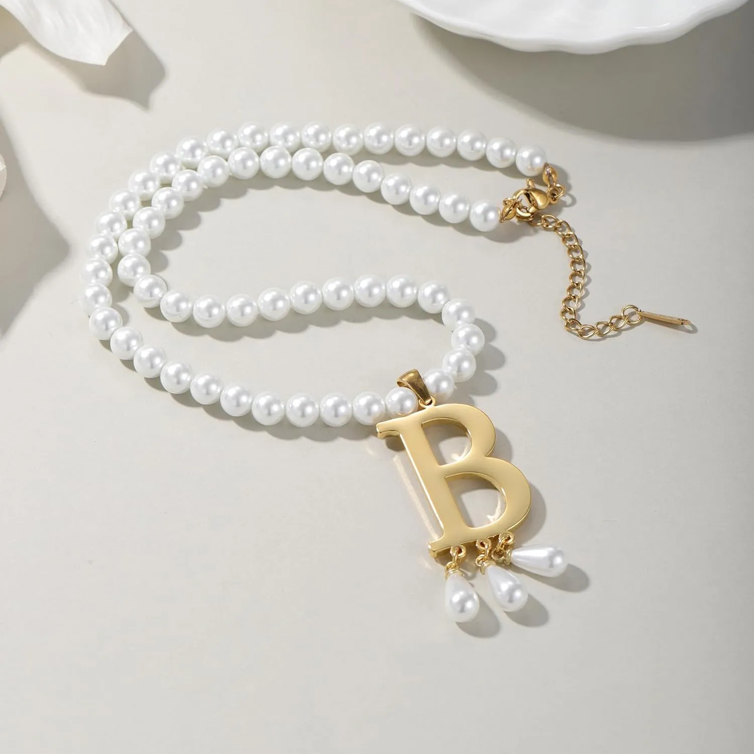 Anne Boleyn B necklace Anne Boleyn replica necklace B initial pendant necklace Pearl Initial Necklace Tudor medieval jewelry Freshwater Pearl Necklace Mother's Day gift