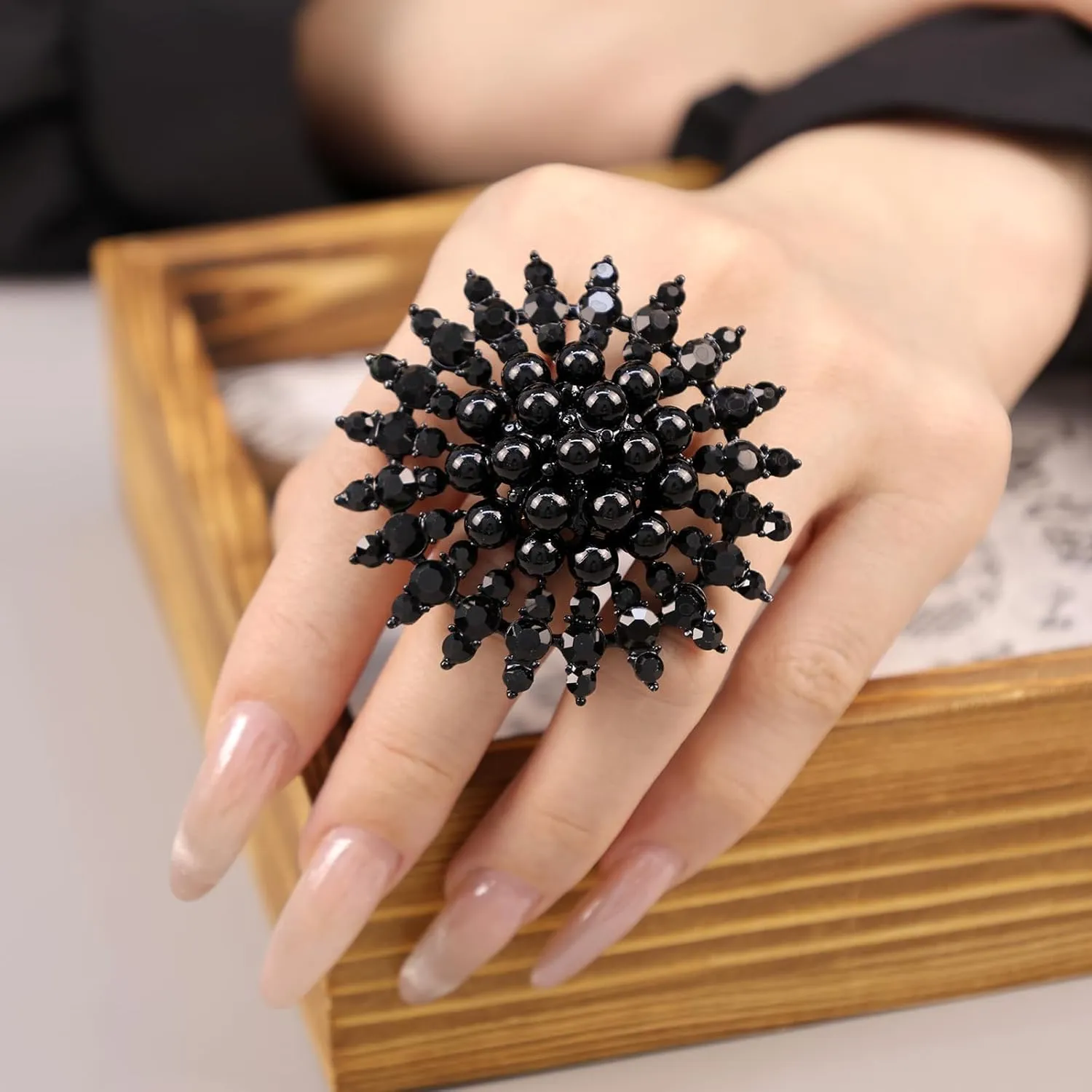 Elegant Big Crystal Ring for Women Gold Stacking Pearl Rhinestone Flower Rings Open Finger Adjustable Crystal Statement Ring Jewelry for Bridal Wedding