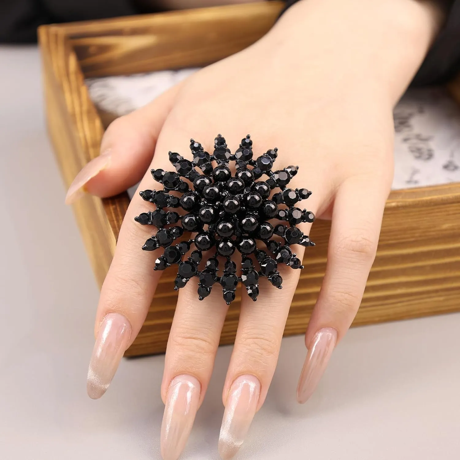 Elegant Big Crystal Ring for Women Gold Stacking Pearl Rhinestone Flower Rings Open Finger Adjustable Crystal Statement Ring Jewelry for Bridal Wedding