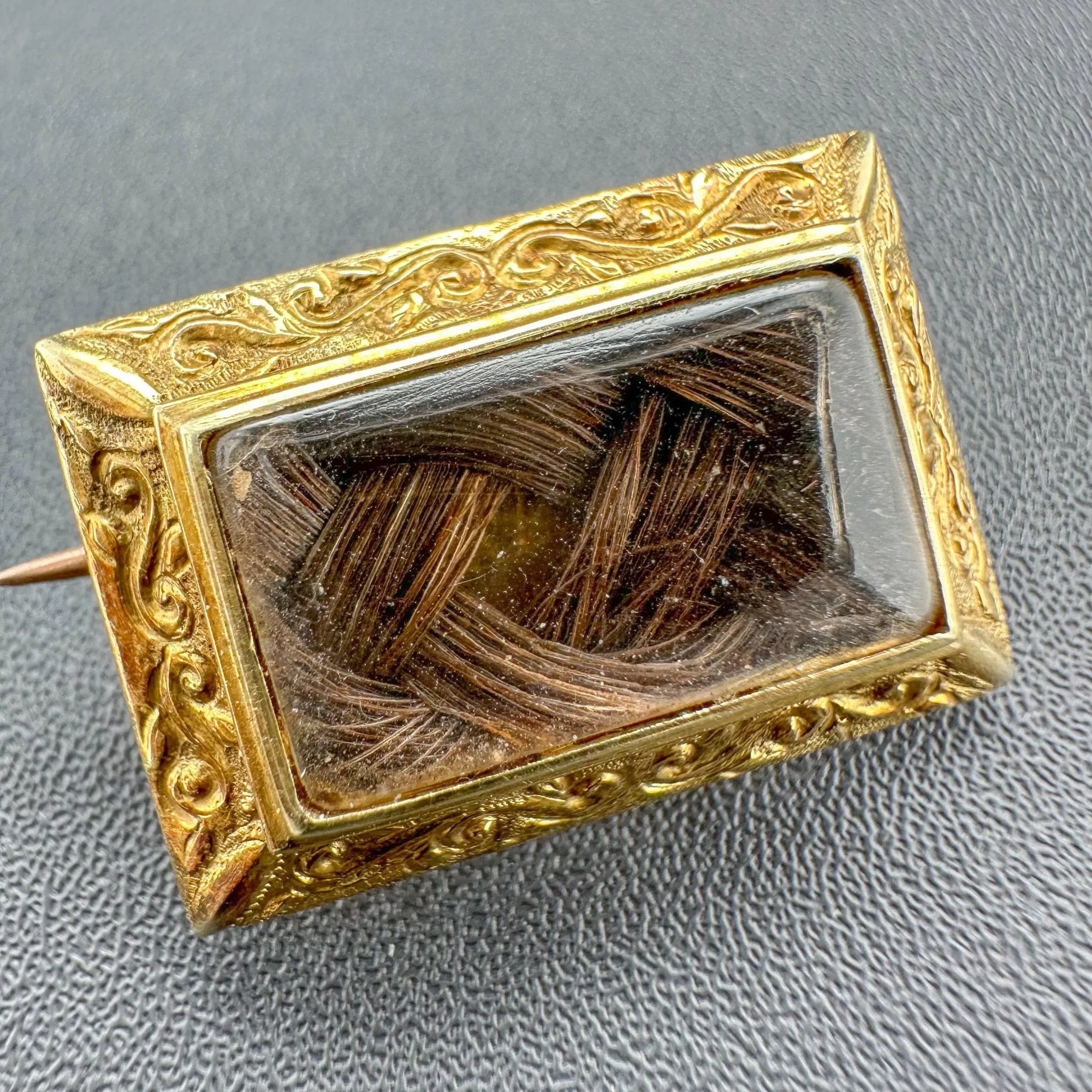 Estate 15K Y Gold Victorian Mourning Pin