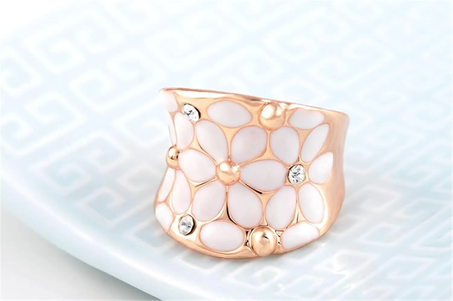 Fashion Month Womens Elegant White Enamel Flower Rose Gold Band Bloom Petal Wedding Engagement Ring Crystal Inlay
