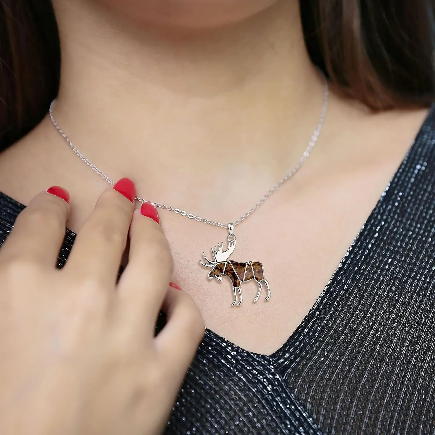 Gemstone Animal Necklace Turquoise Tiger's Eye Tumbled Chips Animal Pendant Necklace Bear Moose Goat Deer Elk Necklace Wildlife Nature Jewelry Gift for Women Men