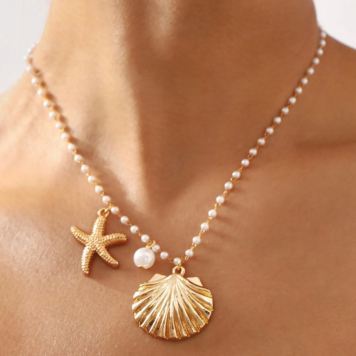 Gold Shell Starfish Necklace for Women Pearl Shell Necklace Layered Beaded Starfish Necklaces Summer Beach Surf Jewelry Gifts for Women