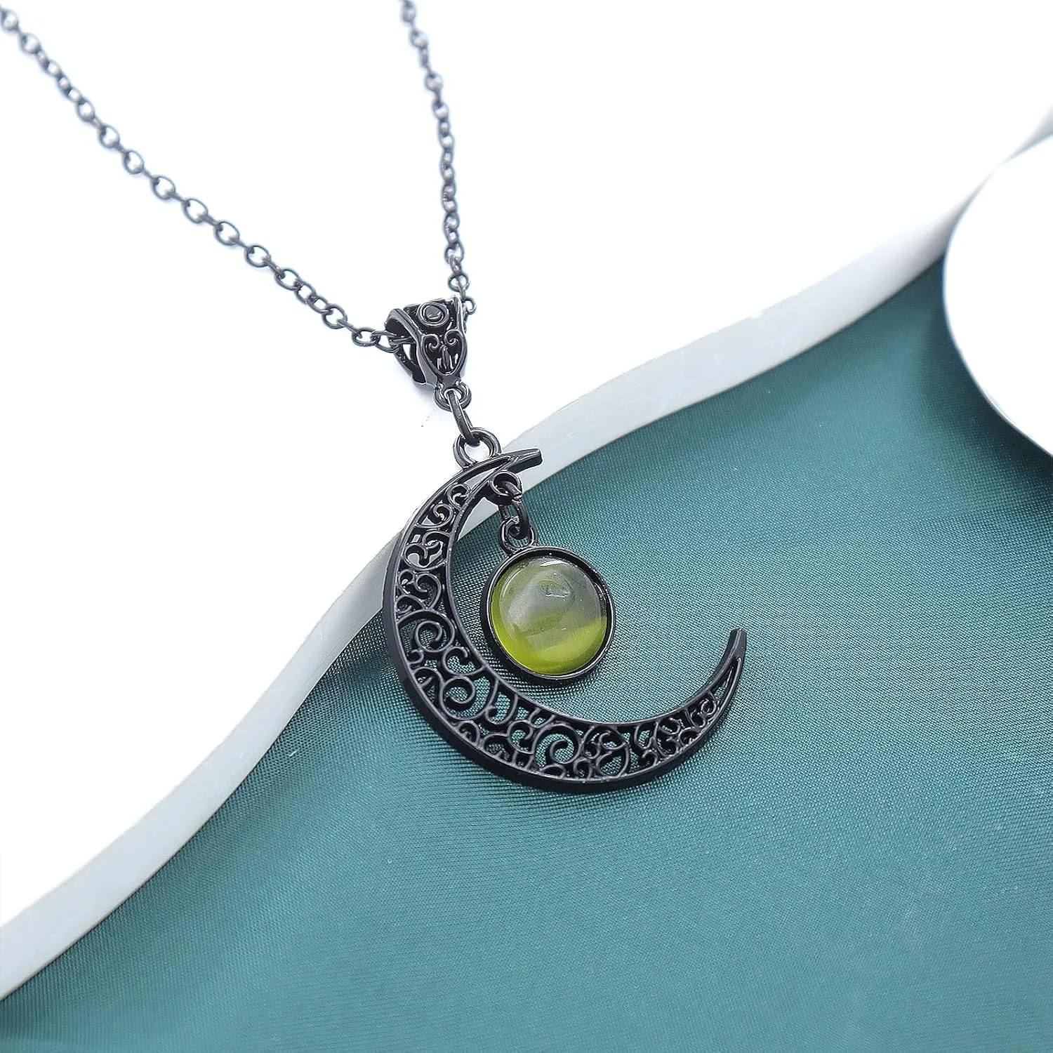 Gothic Moon Pendant Statement Necklace for Women Punk Vintage Crystal Black Crescent Collarbone Choker Darkness Moon Necklace Halloween Jewelry Gifts