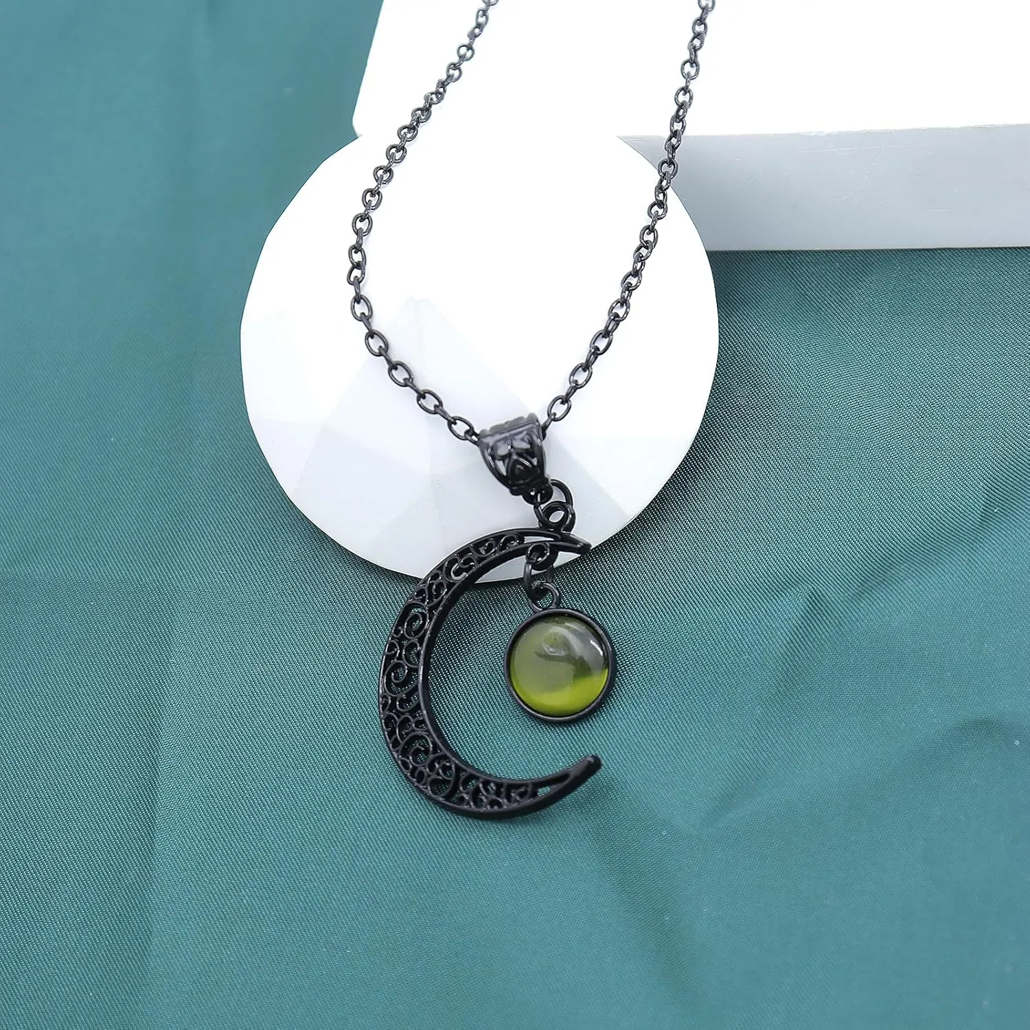 Gothic Moon Pendant Statement Necklace for Women Punk Vintage Crystal Black Crescent Collarbone Choker Darkness Moon Necklace Halloween Jewelry Gifts