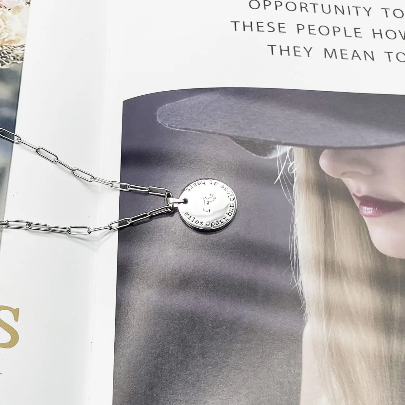 JJTZX Miles Apart but Close at Heart US State Pendant Layered Choker Necklaces State Map Necklace for Long Distance Relationship Gift
