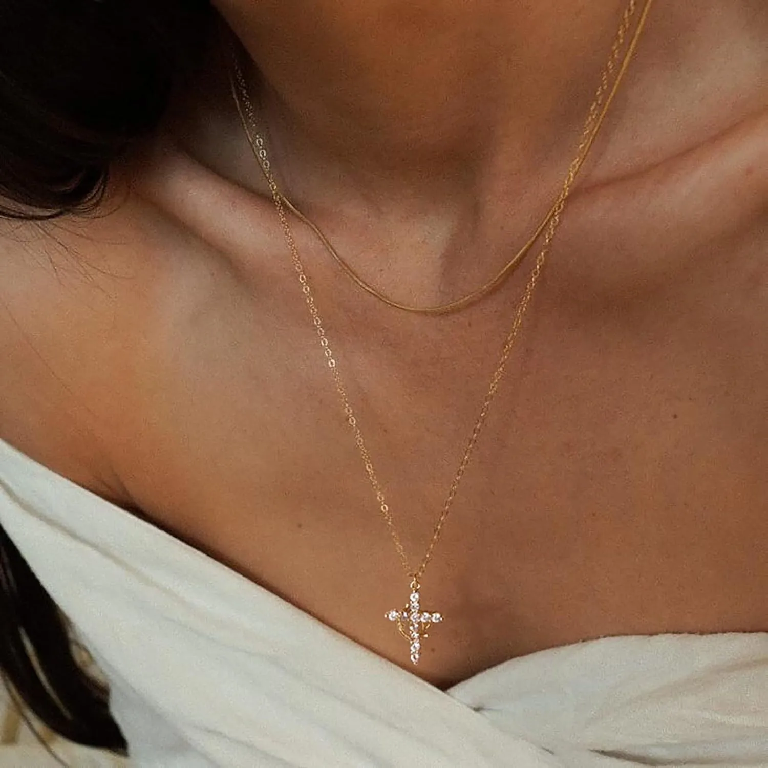 Ladies Cross Crown Necklace Rotatable Crown Cross Zircon Pendant Necklace Simple Fashion Gold Diamond Jewelry Exquisite Jewelry Gift