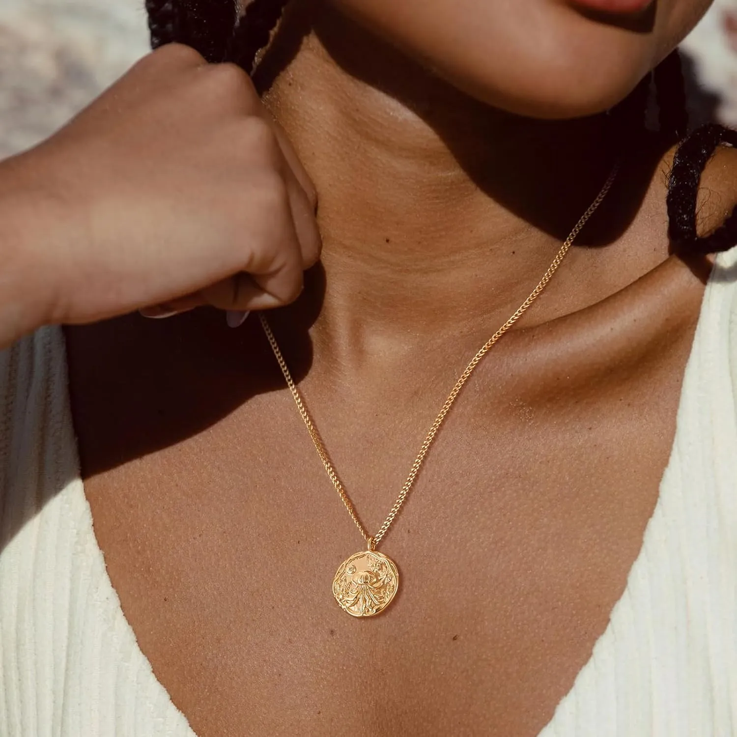 MEVECCO Dainty Gold Seashell Pendent Necklace Ocean Necklace for Women 18K Gold Plated Necklace Boho Handmade Summer Beach Necklace Jewelry