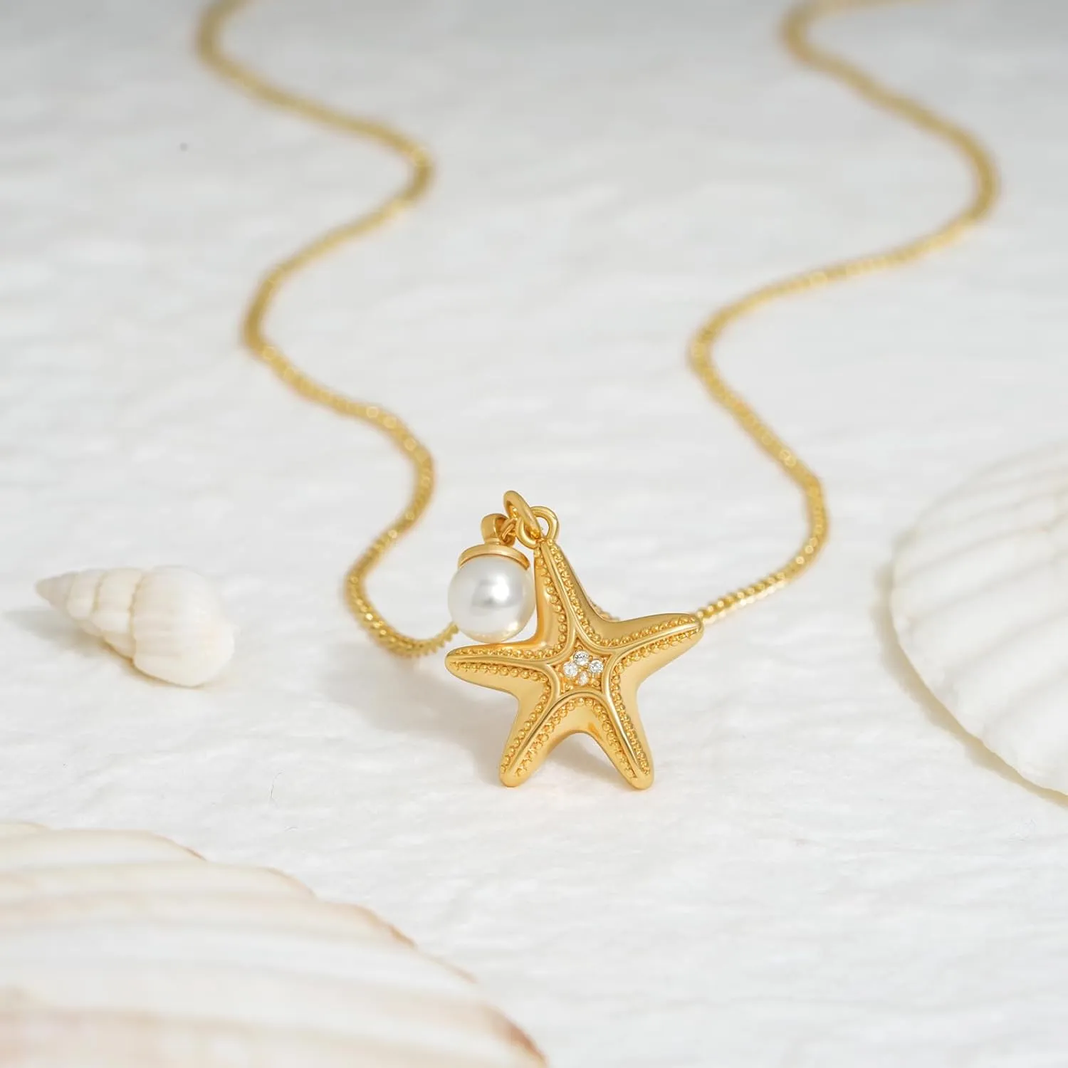 MEVECCO Dainty Gold Seashell Pendent Necklace Ocean Necklace for Women 18K Gold Plated Necklace Boho Handmade Summer Beach Necklace Jewelry