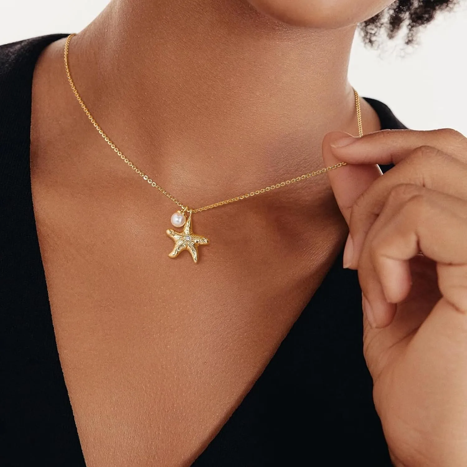MEVECCO Dainty Gold Seashell Pendent Necklace Ocean Necklace for Women 18K Gold Plated Necklace Boho Handmade Summer Beach Necklace Jewelry