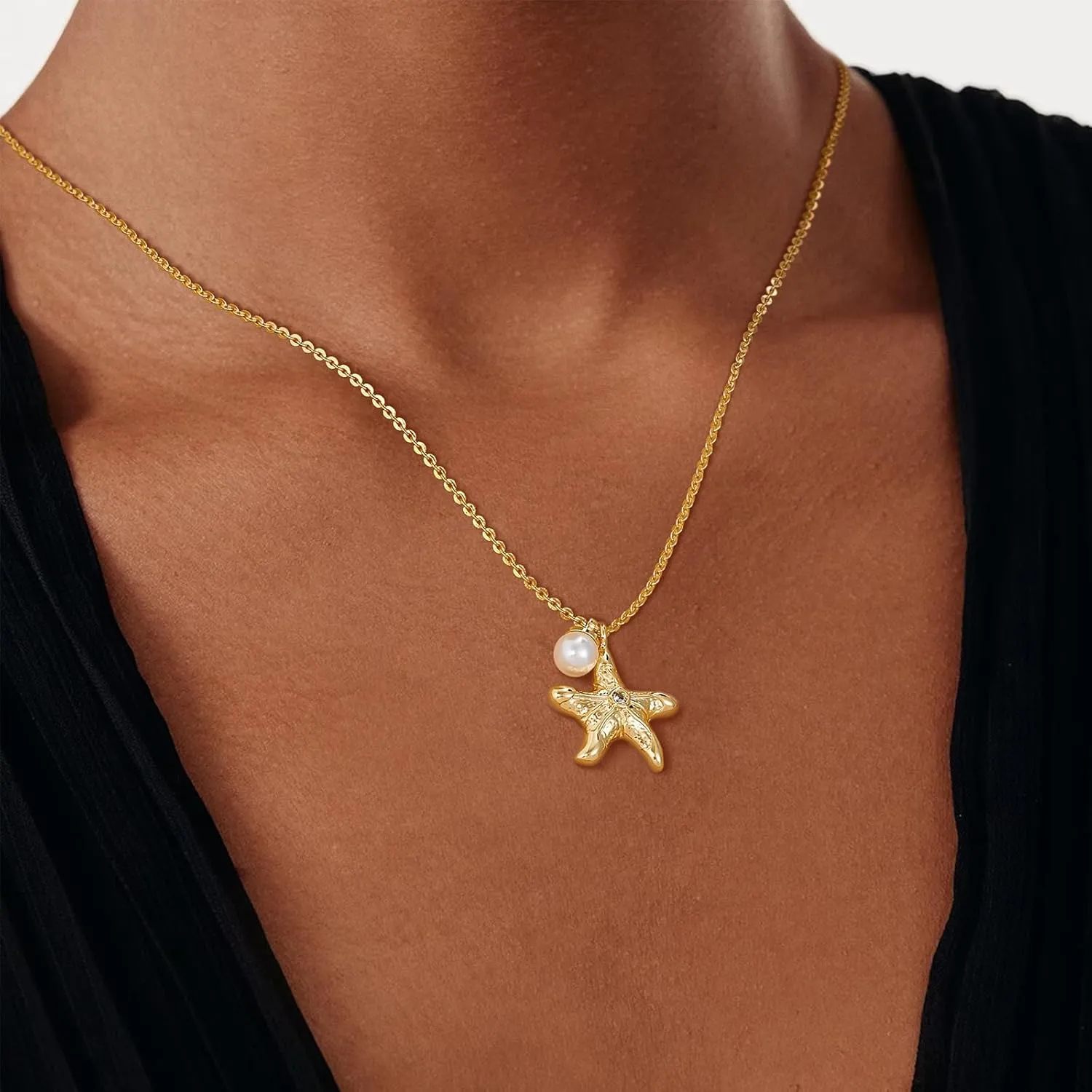 MEVECCO Dainty Gold Seashell Pendent Necklace Ocean Necklace for Women 18K Gold Plated Necklace Boho Handmade Summer Beach Necklace Jewelry