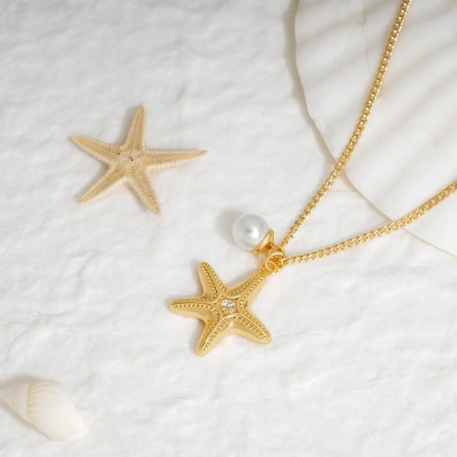 MEVECCO Dainty Gold Seashell Pendent Necklace Ocean Necklace for Women 18K Gold Plated Necklace Boho Handmade Summer Beach Necklace Jewelry