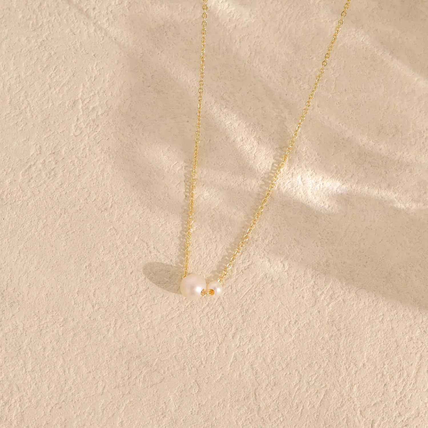 Pearl Necklaces for Women Trendy,Dainty Gold Necklace 14K Gold Plated Pearl Pendant Necklace Single Pearl Necklace Cute Choker Necklace Gold Lariat Necklace Simple Chain Necklace Bridal Gifts