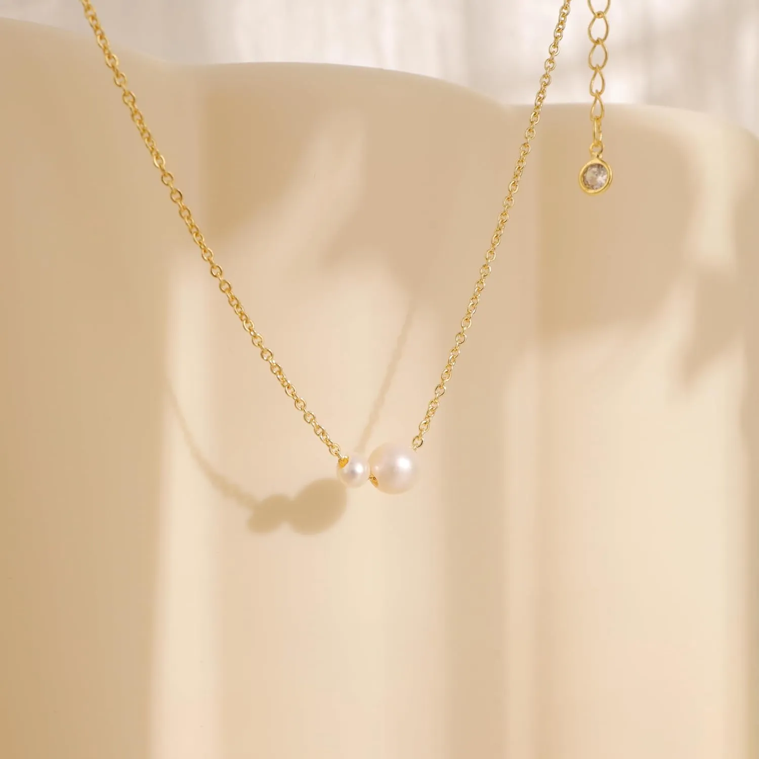 Pearl Necklaces for Women Trendy,Dainty Gold Necklace 14K Gold Plated Pearl Pendant Necklace Single Pearl Necklace Cute Choker Necklace Gold Lariat Necklace Simple Chain Necklace Bridal Gifts