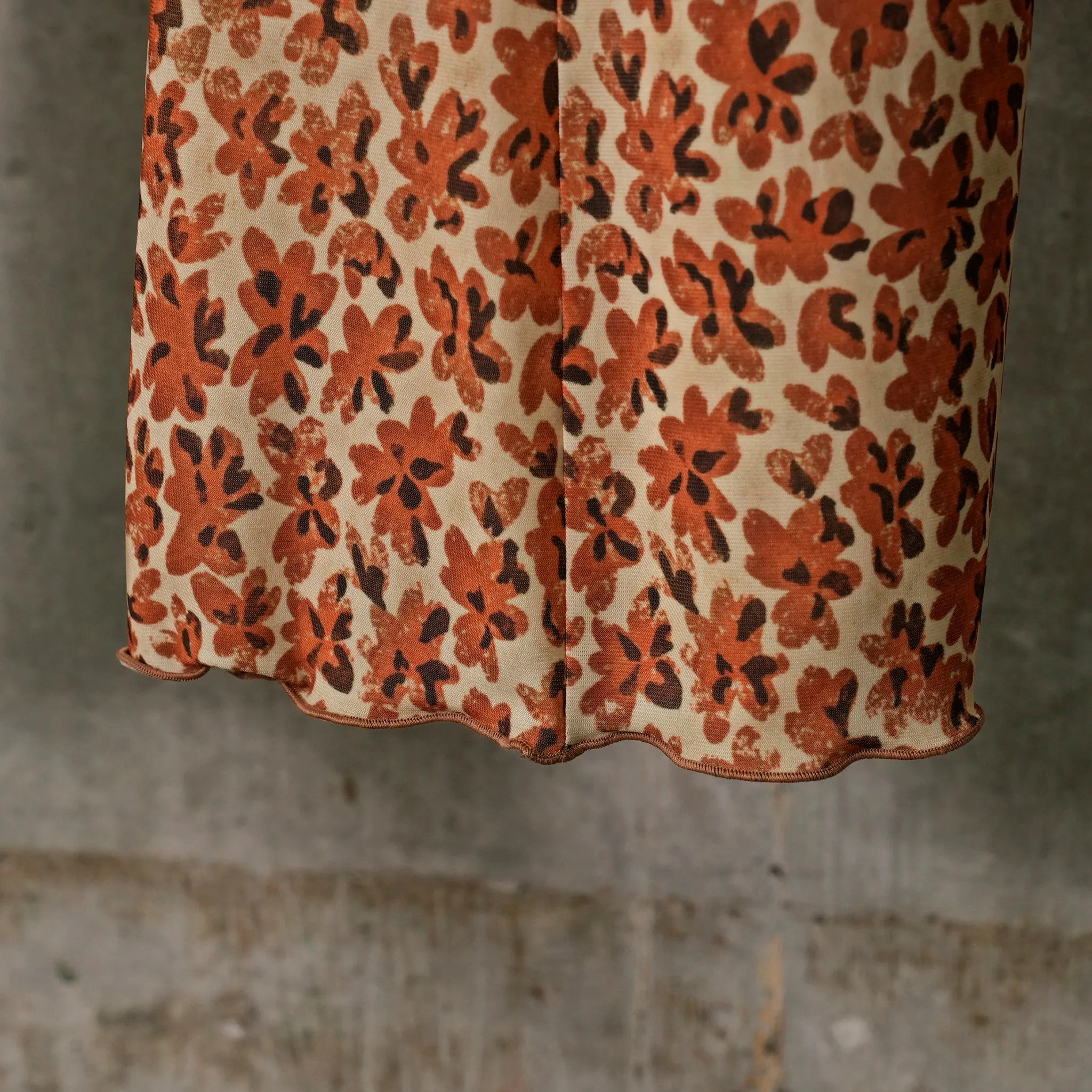 THIN MESH LEGGINGS WITH ANATOMICAL CUTTING LINES / SCORCHED FLOWER