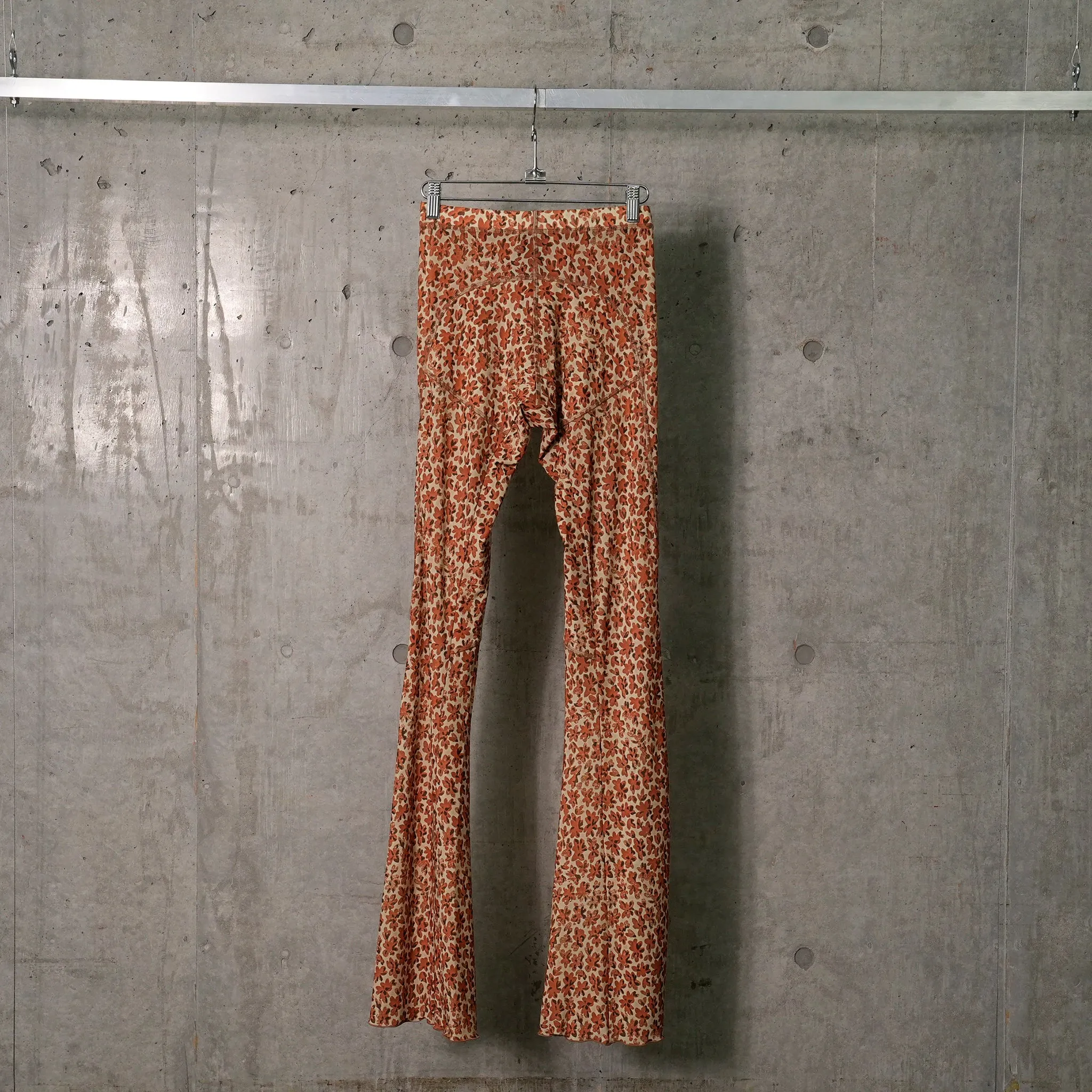 THIN MESH LEGGINGS WITH ANATOMICAL CUTTING LINES / SCORCHED FLOWER