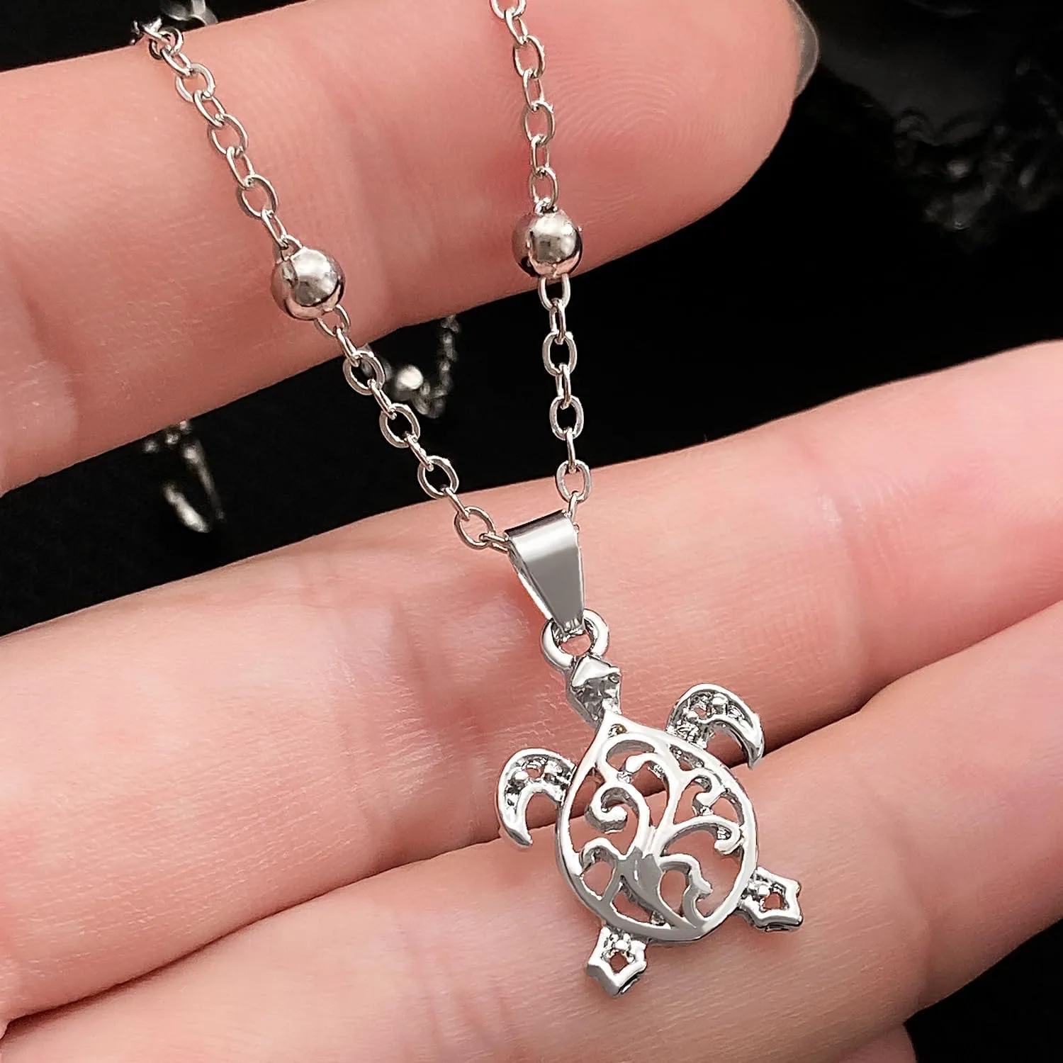 Vivian&CD Dainty Silver Anklets for Women, Waterproof Natural Shell Beaded Ankle Bracelets With Turtles & Starfish Charms, Boho Beach Jewelry Gift for Summer, Adjustable Foot Jewelry for Women