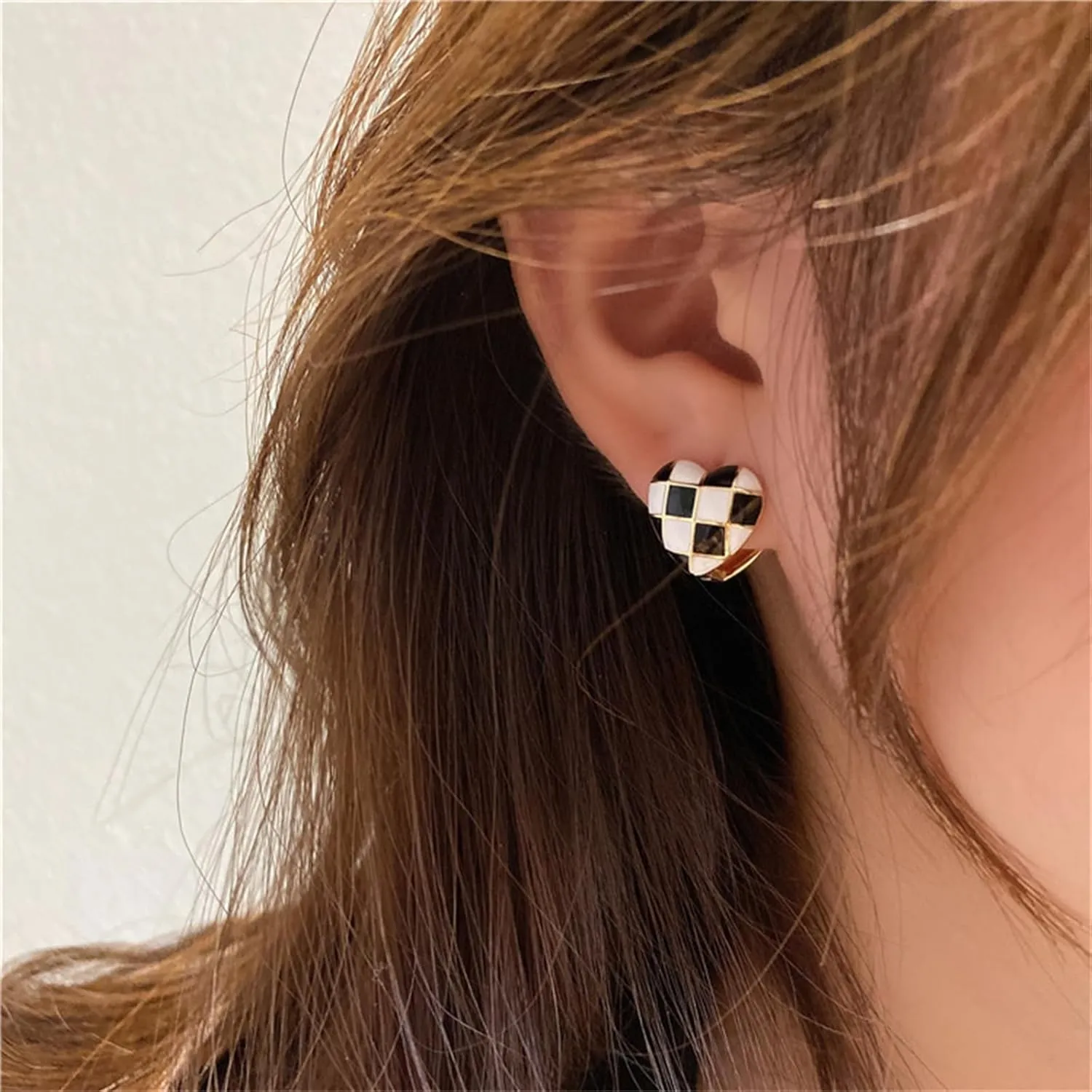 WCRAZYE 14k Gold Filled Small Checkered Hoop Earrings White Black Enamel Hoops Earrings for Women Minimalist Tiny White Black Enamel Choker Round Circle Huggie Hoops Earrings